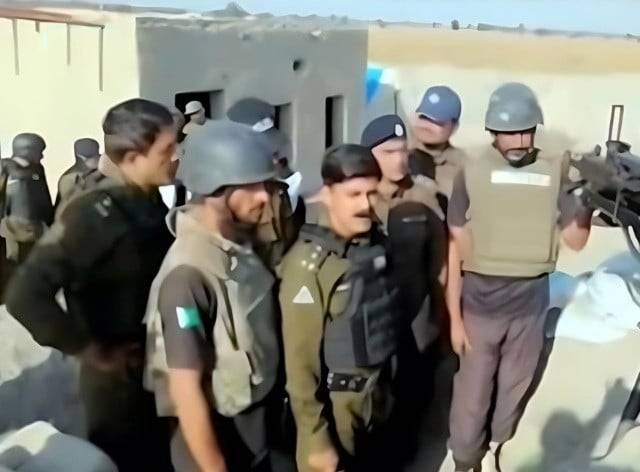 Four notorious dacoits surrender to police in Khairpur