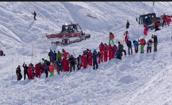 'Large-scale' avalanche kills two skiers in French Alps