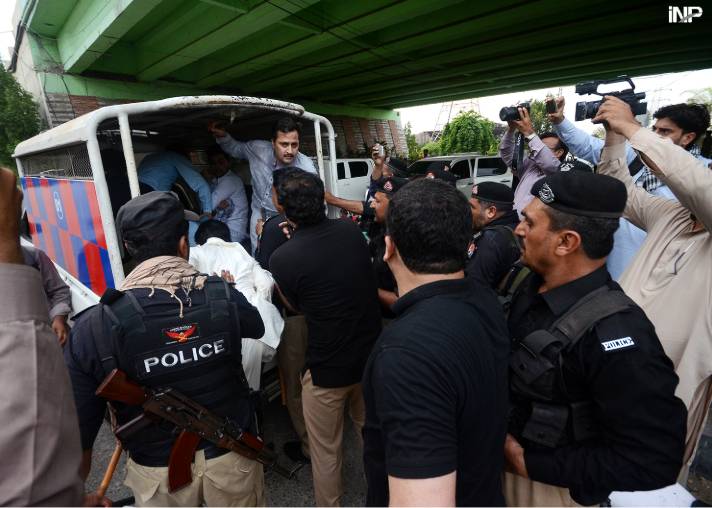 JI’s presser in front of Sindh Election Commission office uprooted