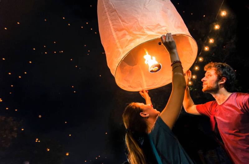 Setting off peace lanterns marks end of Basant