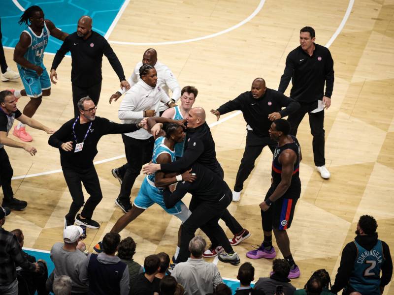 Basket-brawl as five ejected in Pistons-Hornets clash