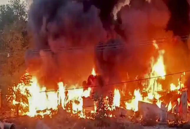 Fire breaks out in Ghotki’s Kalash Kumar Market