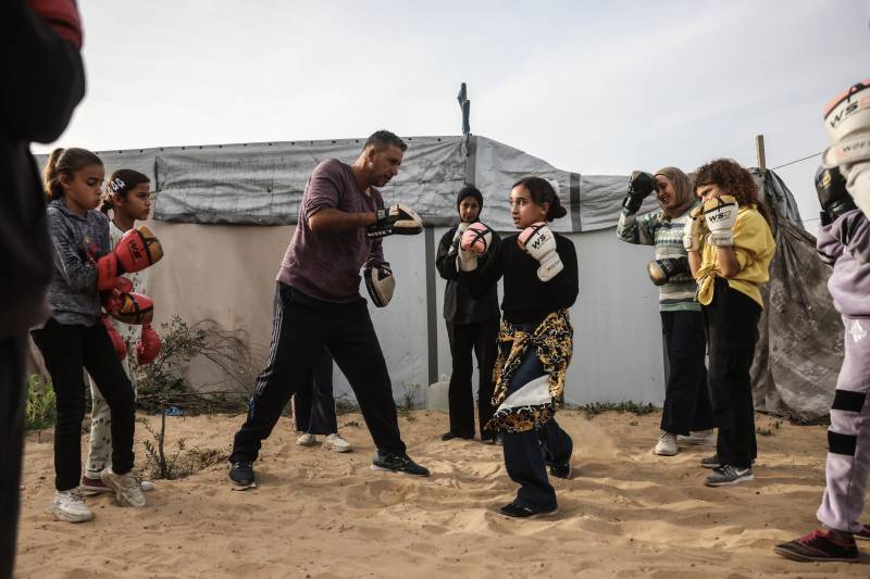 Gaza girls take up boxing to heal scars of war