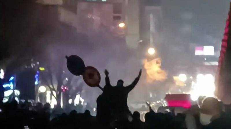Anti-Khamenei slogans in Tehran on eve of revolution anniversary: social media footage