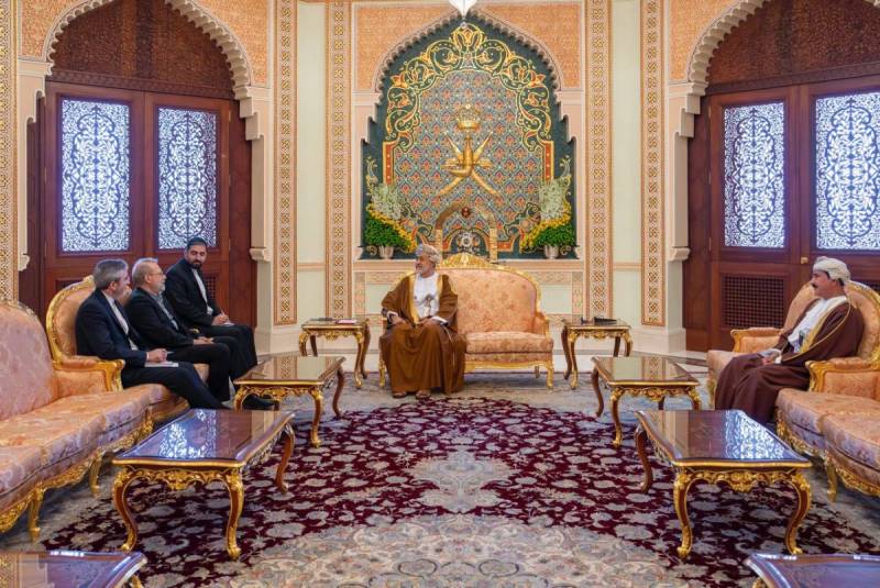Qatar ruler discusses de-escalation with Trump, Iran security chief