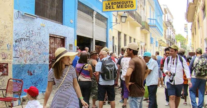 Russia to evacuate tourists from Cuba amid fuel crisis