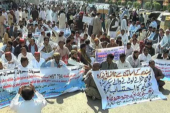 Sindh professors reach Benazir Park for protest sit-in 