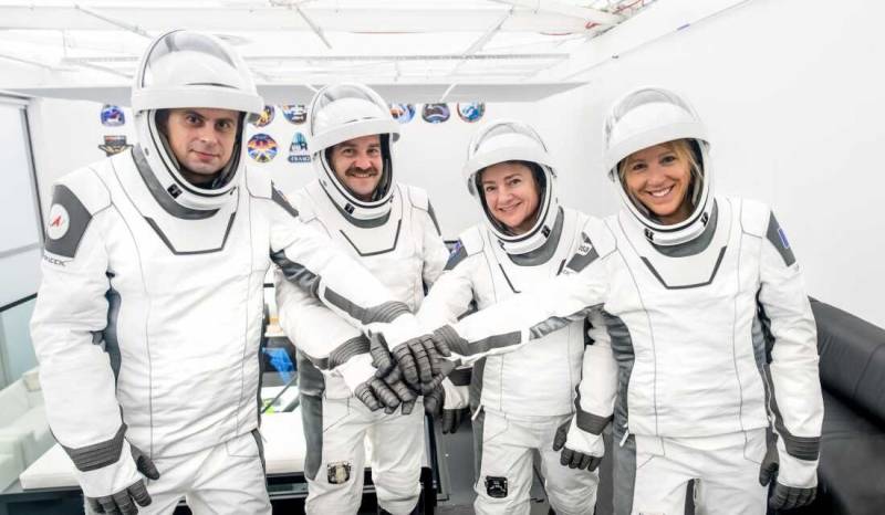 International crew en route to space station