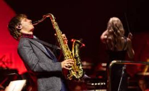 A Friday night concert in Kyiv to 'warm souls'