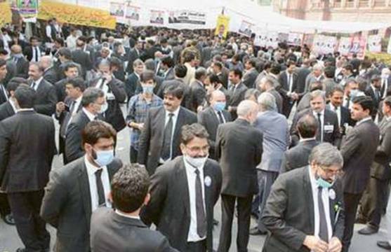 Lawyers vote in IHCBA annual elections