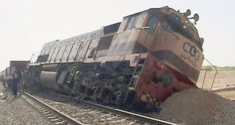 Train engine overturns, bogies derailed in Sahiwal