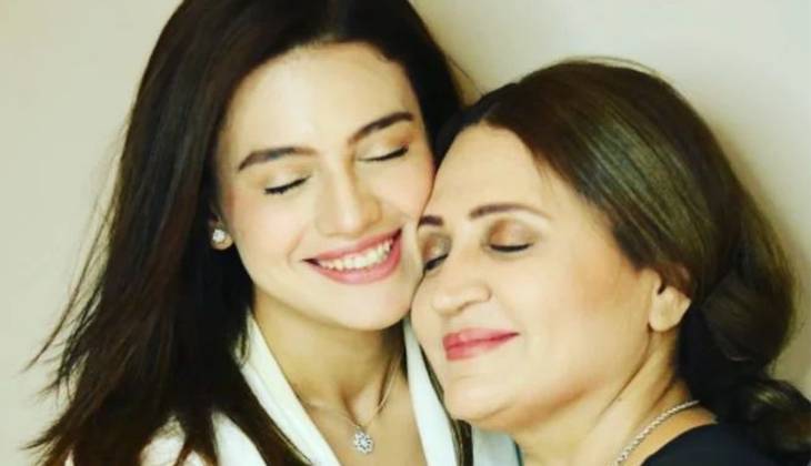 Zara Noor Abbas shares emotional tribute to mother Asma Abbas 