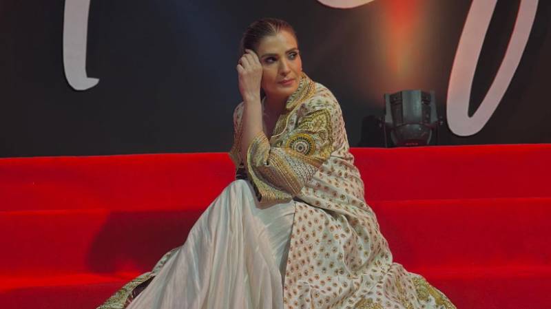 Resham steals spotlight at star-studded fashion event 