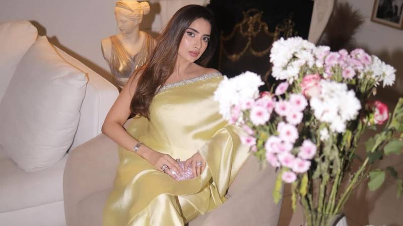 Saboor Aly embraces spring mood with blooming bouquet photos