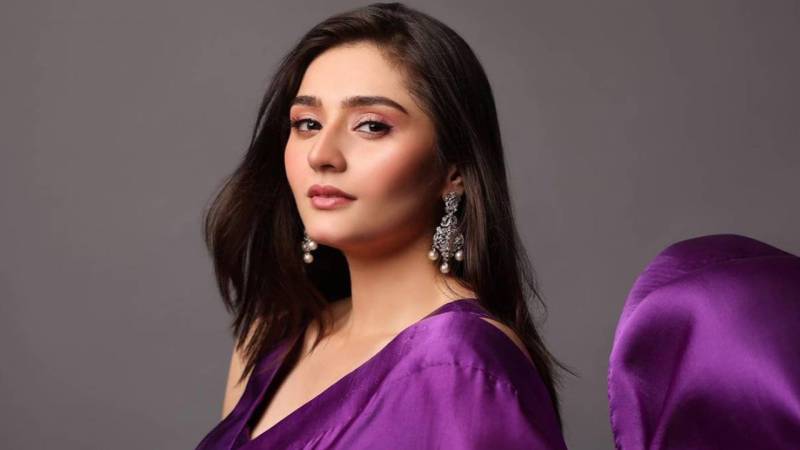 Mahira, Saboor, Sajal swoon as Durefishan Saleem stuns in saree