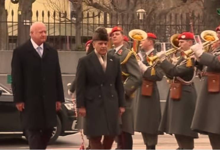 PM Shehbaz accorded guard of honour at Austria’s Federal Chancellery