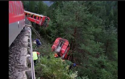 Swiss train derails, injuries likely