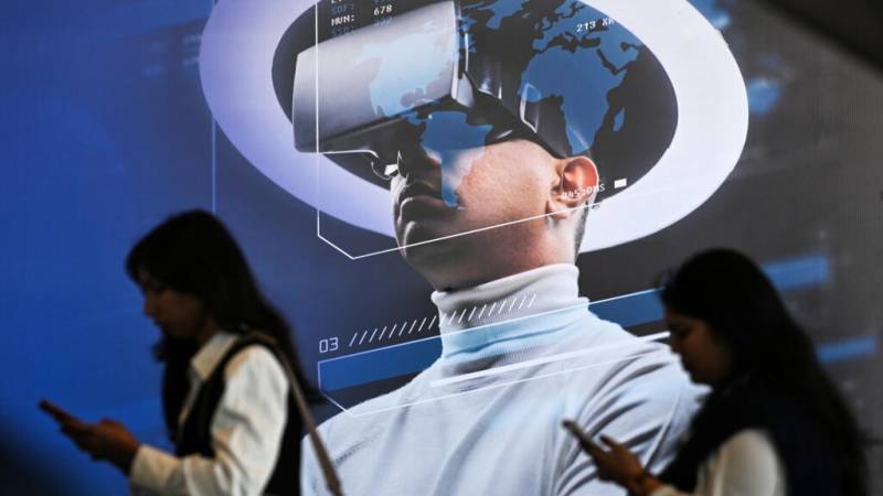 AI 'arms race' risks human extinction, warns top computing expert