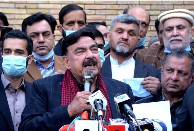 Sh Rasheed wants Imran’s personal doctor in panel