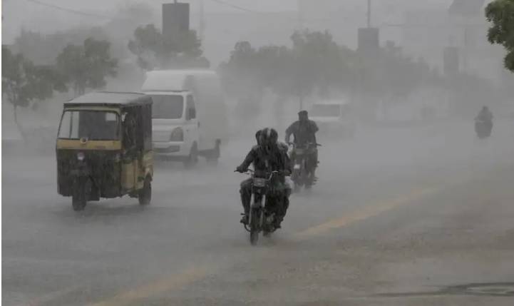 Heavy rain and hailstorms lash Karachi