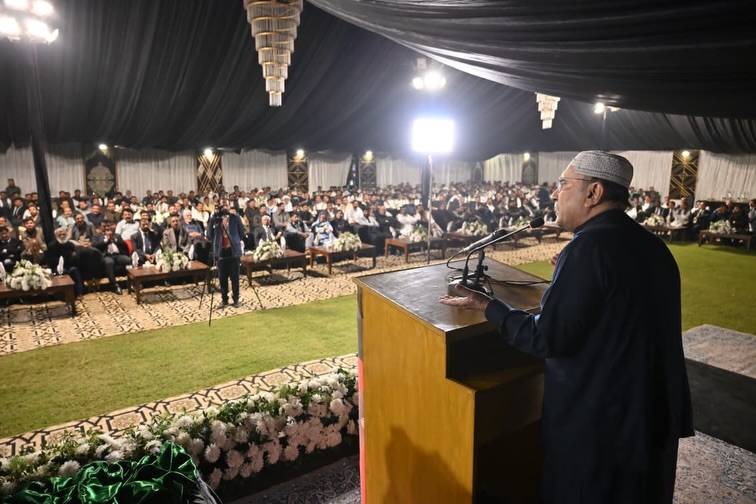 President Zardari stresses agricultural reforms at Vehari gathering