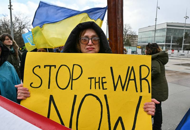 Moscow, Kyiv meet for US-brokered talks after fresh attacks