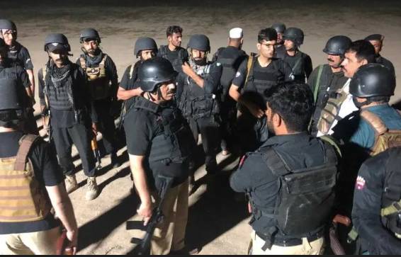 Customs staffer, cop martyred as terrorists target DI Khan police station