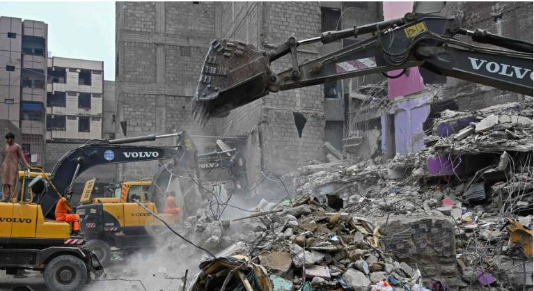 16 die as gas explosion brings down residential building in Karachi