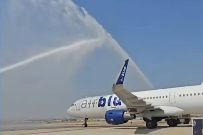 First flight lands after new runway at Karachi Airport becomes operational