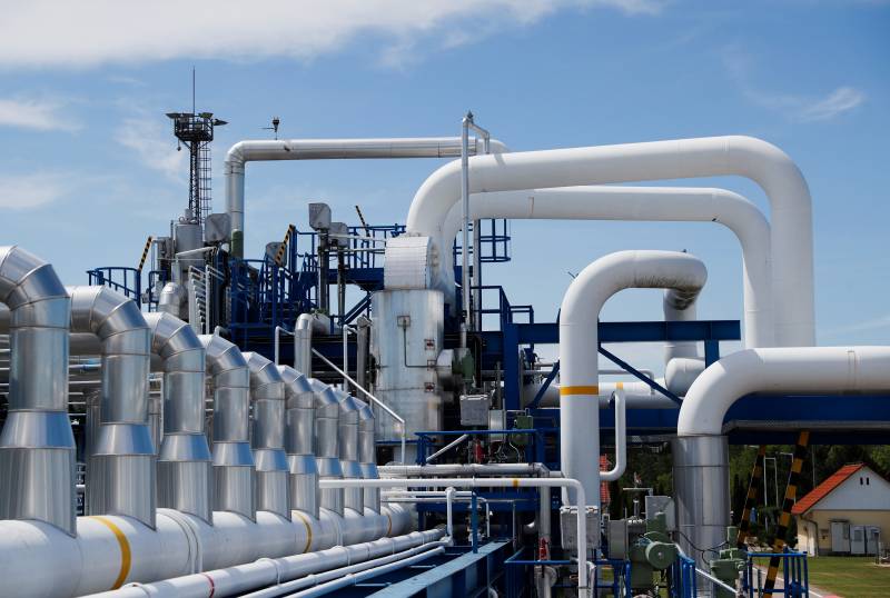 Hungary threatens to block Ukraine aid over oil row