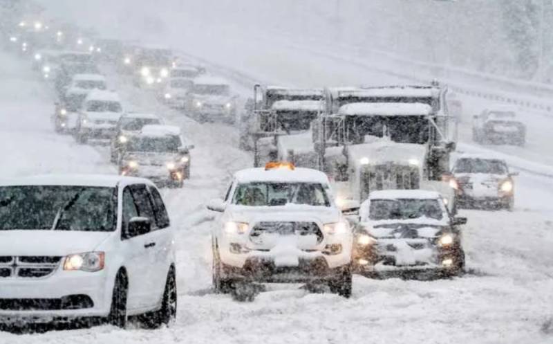 Emergency declared as snowstorm hits US East Coast 