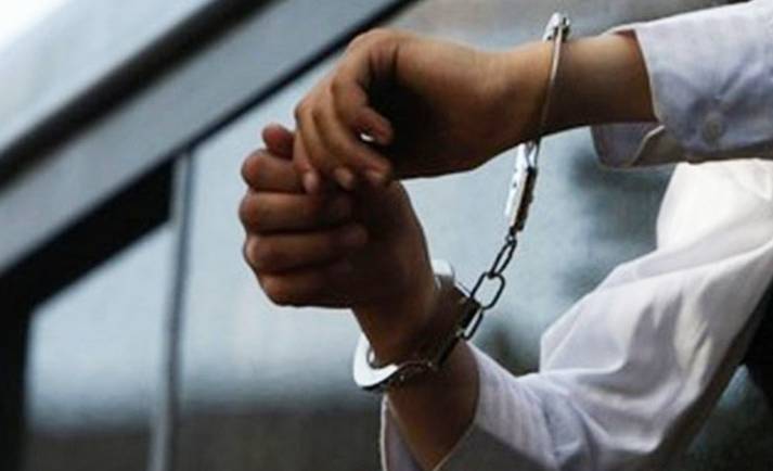 Cops, among five arrested, for looting youths in Lahore