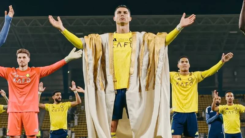 Cristiano Ronaldo reaches 500 post-30 goals, celebrates in traditional Saudi attire