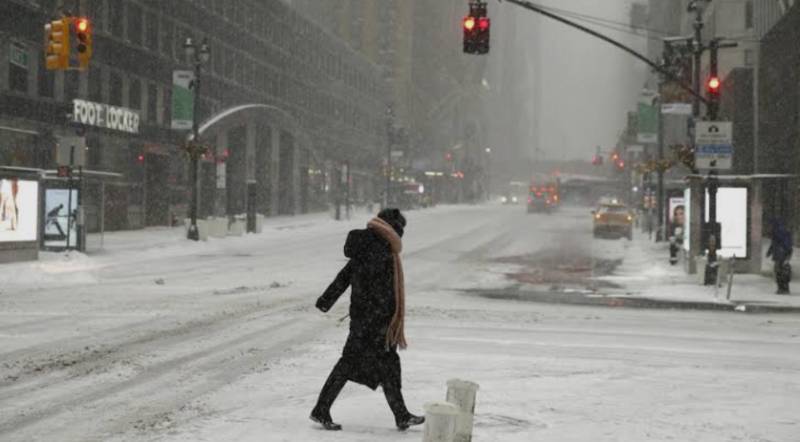 New York mayor orders travel ban as major storm hits US