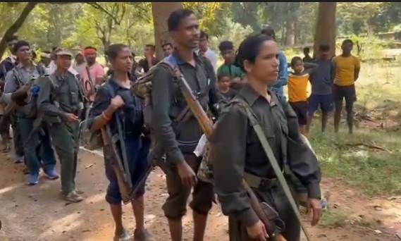 India says key Maoist guerrilla surrenders as net tightens
