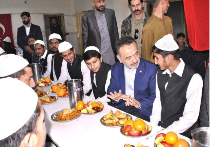 Turkish ‘uncle’ announces 200 scholarships for Anjuman Faiz-ul-Islam students