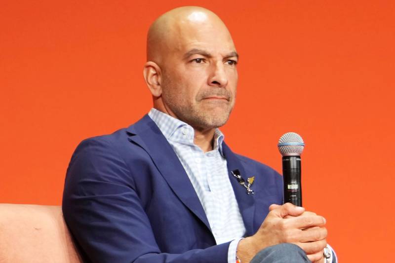 US wellness guru exits CBS News over Epstein files