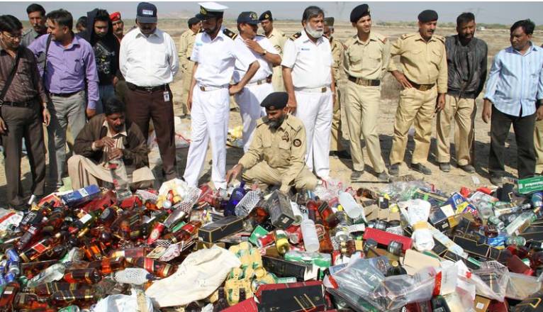 Customs staff seizes smuggled goods worth Rs370 million in Quetta