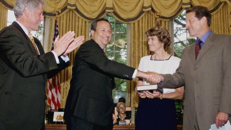 Ex-US Treasury chief Summers quits Harvard over Epstein ties