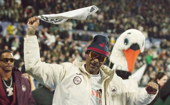Snoop Dogg given hero's welcome in first trip to Swansea