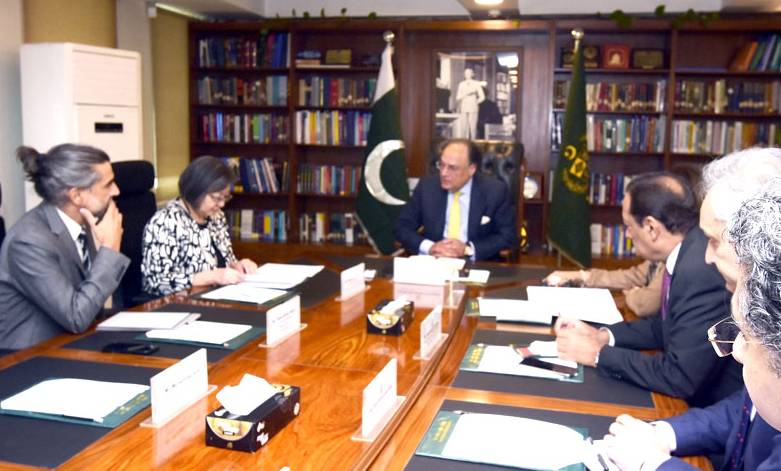 Aurangzeb briefs World Bank director on structural reforms