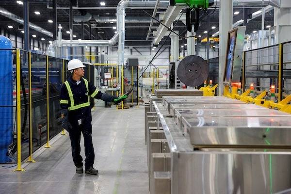 Canada economy contracts in final quarter of 2025