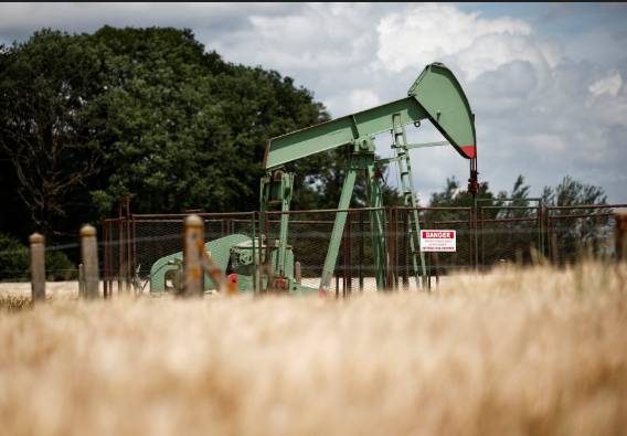 Oil prices jump on Iran attack fears while US stocks fall