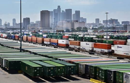 Trump administration seeks delay in tariff refunds battle