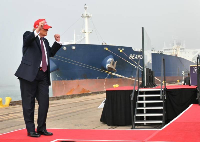Burgers, then war: Trump's bluffs before Iran strikes