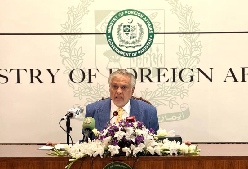 Dar briefs diplomats about Pakistan's position on regional situation, response against Taliban regime