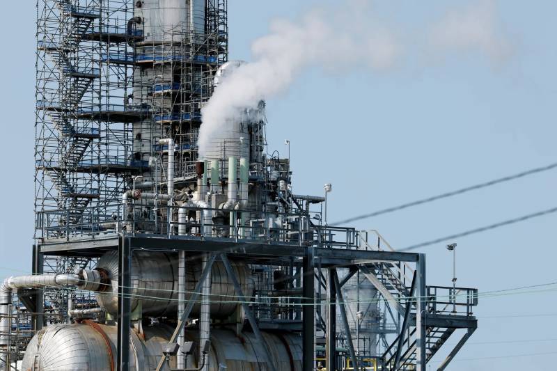 Energy prices soar, stock markets slide on Iran war fallout
