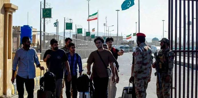 Pakistanis stranded in Iran start returning home