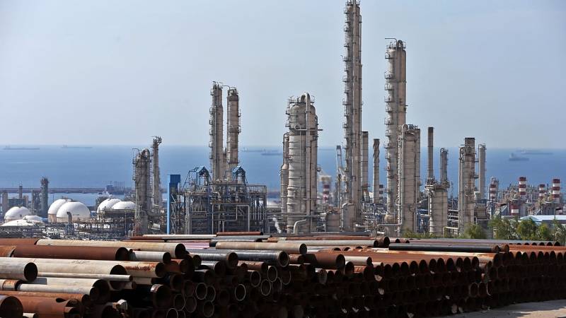 Iraq reduces production at key oil field after Strait of Hormuz disruption