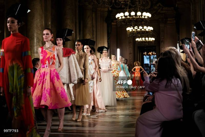 Paris fashion week defies international shadow of war
